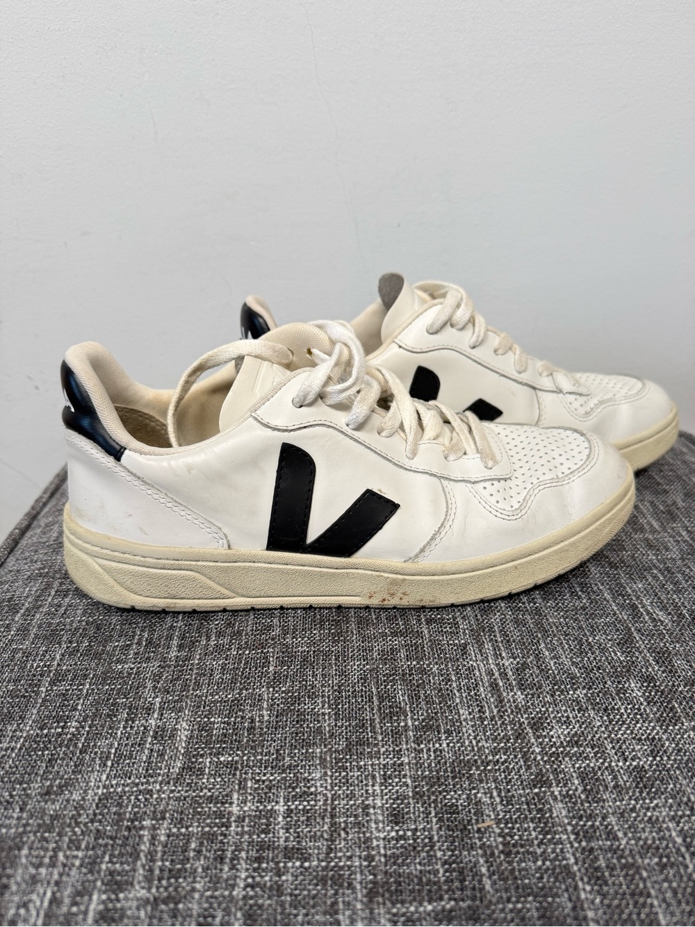 Veja V-10 Leather Low Top Sneakers White Black Size 8